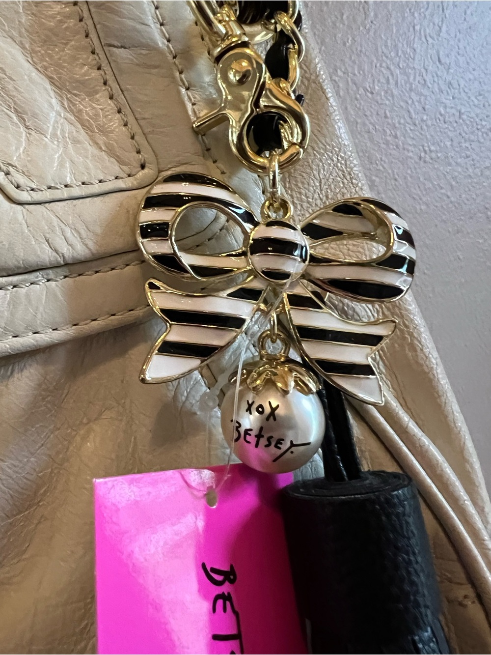 Black & White Enameled Bow Bag Charm Tag Betsey Johnson NWT Goldtone Tassel